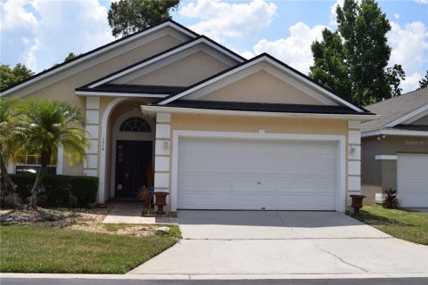 House in Winter Springs, Florida 3 bedrooms, 137.87 sq.m. № 1916911 - photo 1