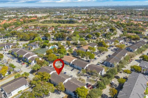Condo in Hialeah, Florida, 2 bedrooms  № 2029598 - photo 27