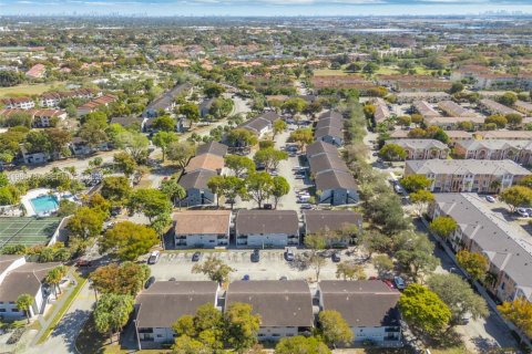 Condo in Hialeah, Florida, 2 bedrooms  № 2029598 - photo 21