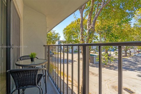 Condo in Hialeah, Florida, 2 bedrooms  № 2029598 - photo 20