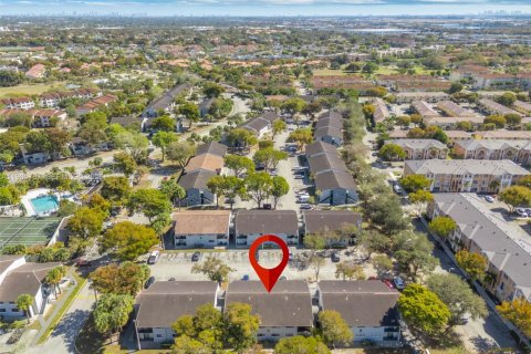 Condo in Hialeah, Florida, 2 bedrooms  № 2029598 - photo 29