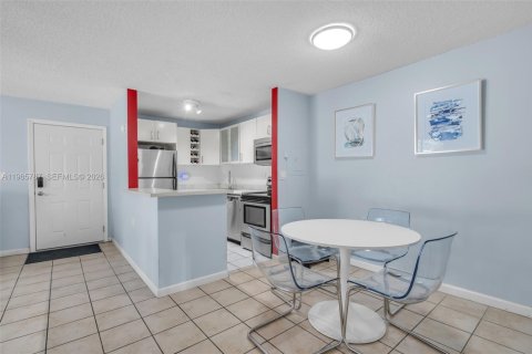Condo in Hialeah, Florida, 2 bedrooms  № 2029598 - photo 5