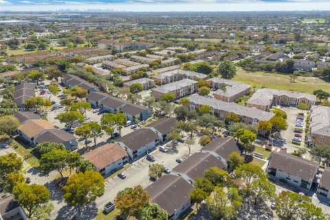 Condo in Hialeah, Florida, 2 bedrooms  № 2029598 - photo 26