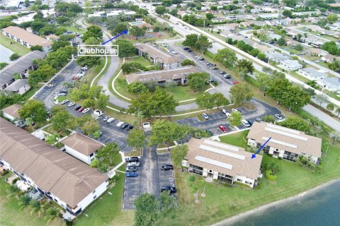 Condo in Tamarac, Florida, 2 bedrooms  № 815428 - photo 1