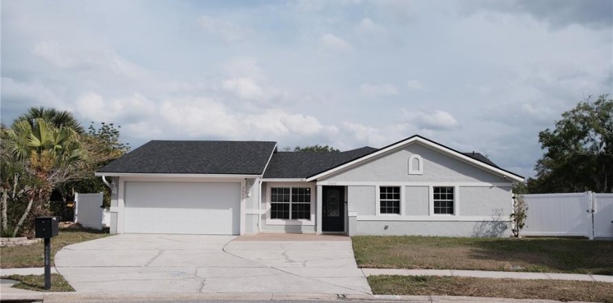 House in Orlando, Florida 3 bedrooms, 175.77 sq.m. № 1618717