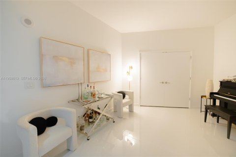 Condominio en alquiler en Miami, Florida, 3 dormitorios, 204.57 m2 № 2020886 - foto 28