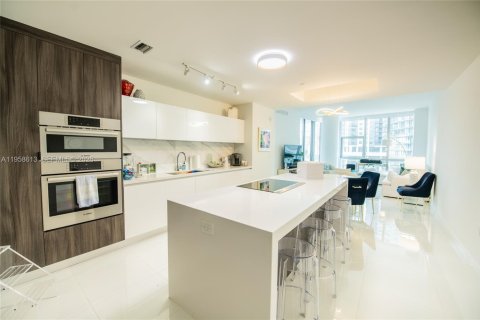 Condominio en alquiler en Miami, Florida, 3 dormitorios, 204.57 m2 № 2020886 - foto 24