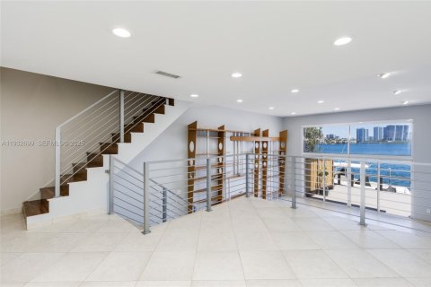 Снять в аренду таунхаус в Норт-Майами-Бич, Флорида 2 спальни, 176.33м2, № 2034917 - фото 19