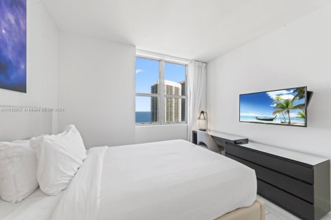 Hotel in Hollywood, Florida 2 bedrooms, 98.48 sq.m. № 1864198 - photo 9