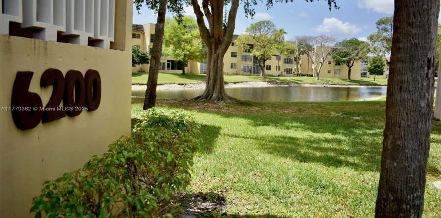 Condominio en Tamarac, Florida, 1 dormitorio № 1737540