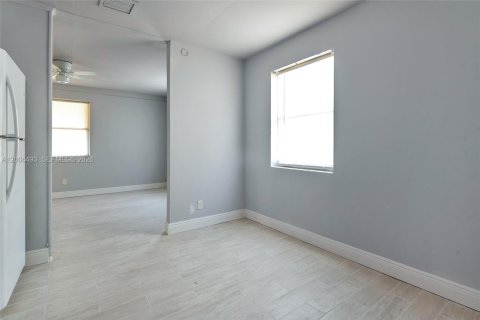 Casa en venta en Riviera Beach, Florida, 2 dormitorios, 66.89 m2 № 2244448 - foto 27