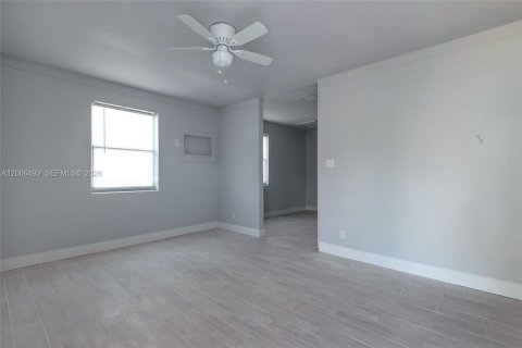 Casa en venta en Riviera Beach, Florida, 2 dormitorios, 66.89 m2 № 2244448 - foto 17