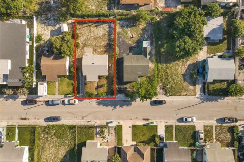 Casa en venta en Riviera Beach, Florida, 2 dormitorios, 66.89 m2 № 2244448 - foto 6