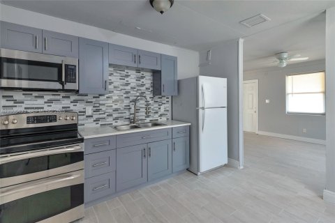 Casa en venta en Riviera Beach, Florida, 2 dormitorios, 66.89 m2 № 2244448 - foto 25