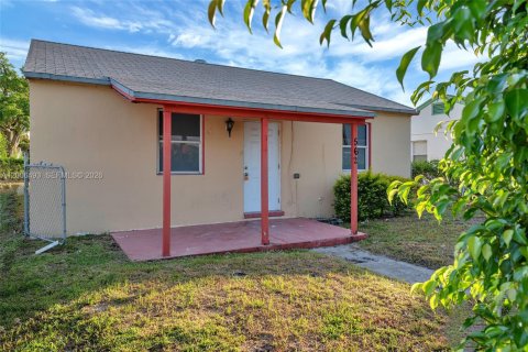Casa en venta en Riviera Beach, Florida, 2 dormitorios, 66.89 m2 № 2244448 - foto 15
