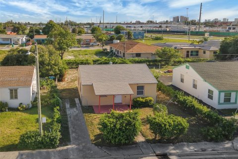Casa en venta en Riviera Beach, Florida, 2 dormitorios, 66.89 m2 № 2244448 - foto 4