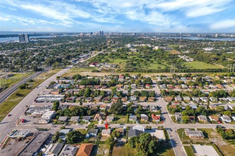 Casa en venta en Riviera Beach, Florida, 2 dormitorios, 66.89 m2 № 2244448 - foto 11