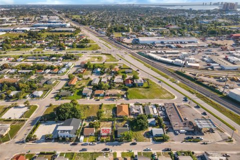 Casa en venta en Riviera Beach, Florida, 2 dormitorios, 66.89 m2 № 2244448 - foto 7