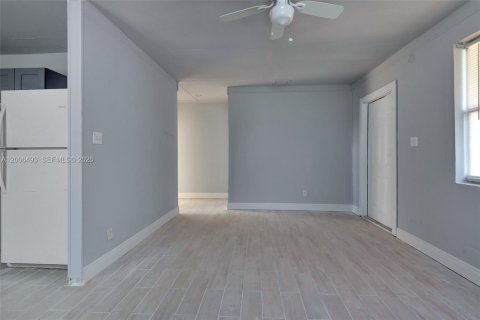 Casa en venta en Riviera Beach, Florida, 2 dormitorios, 66.89 m2 № 2244448 - foto 21