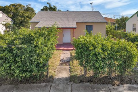 Casa en venta en Riviera Beach, Florida, 2 dormitorios, 66.89 m2 № 2244448 - foto 13