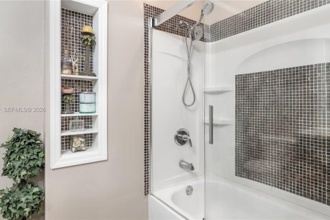 Casa en venta en North Lauderdale, Florida, 4 dormitorios, 121.52 m2 № 2003936 - foto 24