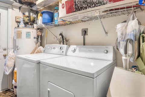 Casa en venta en North Lauderdale, Florida, 4 dormitorios, 121.52 m2 № 2003936 - foto 29