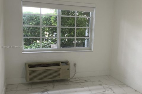 Снять в аренду квартиру в Майами-Бич, Флорида 1 спальня, 65.03м2, № 1927939 - фото 3