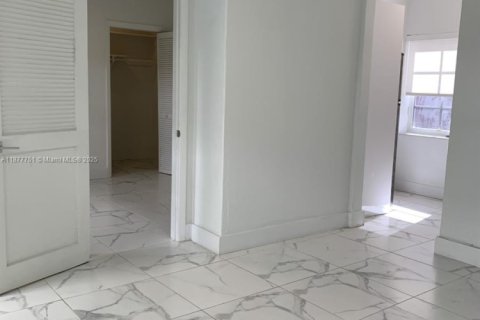 Снять в аренду квартиру в Майами-Бич, Флорида 1 спальня, 65.03м2, № 1927939 - фото 2