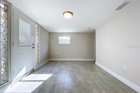 House in New Port Richey, Florida 4 bedrooms, 221.01 sq.m. № 1869710 - photo 7