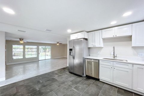 House in New Port Richey, Florida 4 bedrooms, 221.01 sq.m. № 1869710 - photo 4