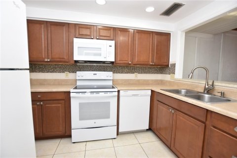 Appartement à louer à Winter Haven, Floride: 2 chambres, 139.35 m2 № 2167177 - photo 2