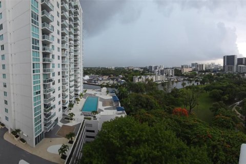 Condo in Miami, Florida, 1 bedroom  № 1818441 - photo 11