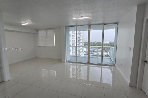 Condo in Miami, Florida, 1 bedroom  № 1818441 - photo 1