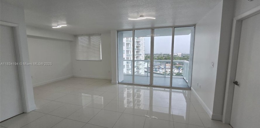 Condo in Miami, Florida, 1 bedroom № 1818441