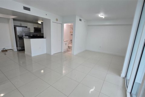 Condo in Miami, Florida, 1 bedroom  № 1818441 - photo 6