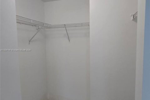 Condo in Miami, Florida, 1 bedroom  № 1818441 - photo 10