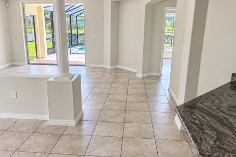 Villa ou maison à vendre à Kissimmee, Floride: 4 chambres, 206.43 m2 № 2431687 - photo 4