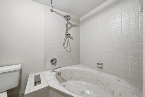 Купить кондоминиум в Коконат Крик, Флорида 5 комнат, 101.45м2, № 2253187 - фото 25