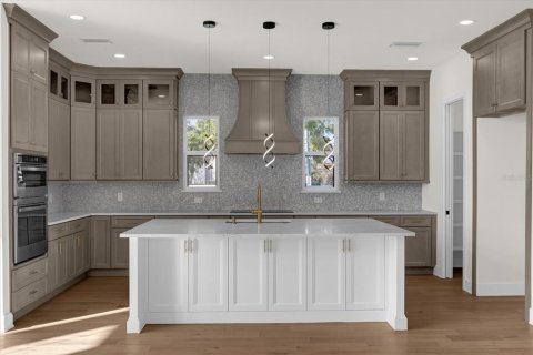 House in Orlando, Florida 5 bedrooms, 336.31 sq.m. № 1822822 - photo 17