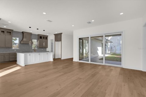 House in Orlando, Florida 5 bedrooms, 336.31 sq.m. № 1822822 - photo 15
