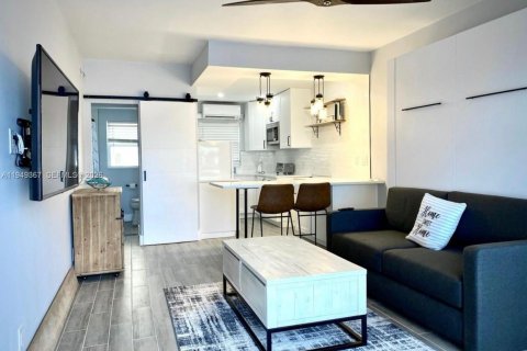 Condo in Pompano Beach, Florida, 1 bedroom  № 2004965 - photo 6