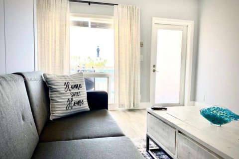 Condo in Pompano Beach, Florida, 1 bedroom  № 2004965 - photo 7