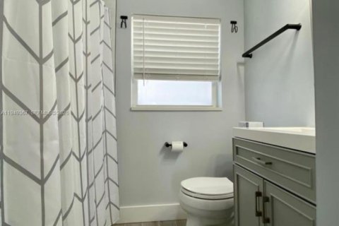 Condo in Pompano Beach, Florida, 1 bedroom  № 2004965 - photo 13