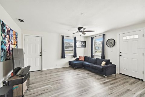 House in Port Richey, Florida 1 bedroom, 55.74 sq.m. № 1883489 - photo 5