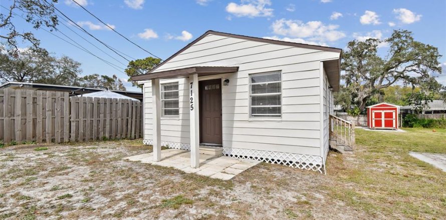 House in Port Richey, Florida 1 bedroom, 55.74 sq.m. № 1883489