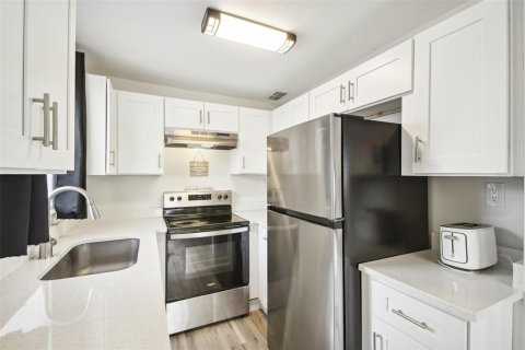 House in Port Richey, Florida 1 bedroom, 55.74 sq.m. № 1883489 - photo 12