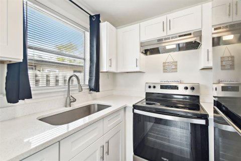 House in Port Richey, Florida 1 bedroom, 55.74 sq.m. № 1883489 - photo 13