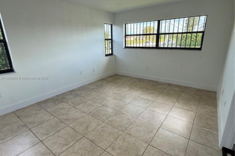 House in Miami, Florida 3 bedrooms, 151.15 sq.m. № 1942265 - photo 4