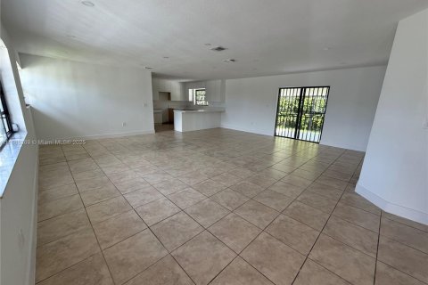 House in Miami, Florida 3 bedrooms, 151.15 sq.m. № 1942265 - photo 2