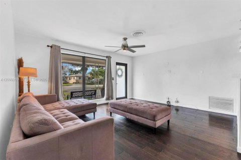 Villa ou maison à vendre à Hollywood, Floride: 3 chambres, 125.42 m2 № 2407165 - photo 19